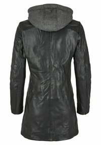 Schwarze Lederjacke mit grauem Stoffkapuze. Hat ein tailliertes Design, lange Ärmel und sichtbare Nähte. Glatte Textur mit matter Oberfläche.