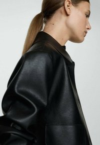 Mango Giacca in similpelle - black
