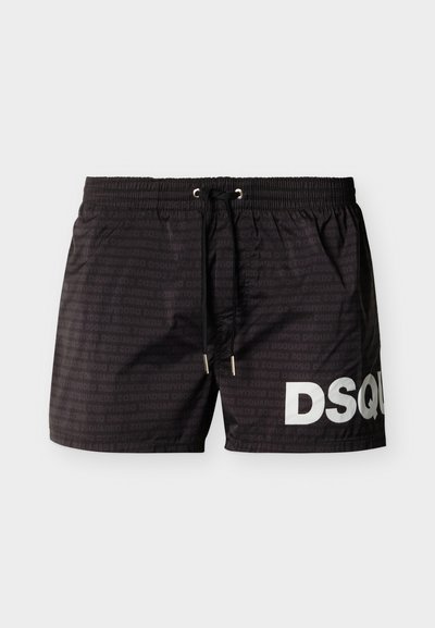 Shorts de bain noirs avec taille élastique et cordon de serrage, motif subtil de logo répétitif, et grand texte blanc "DSQ" sur la jambe droite.