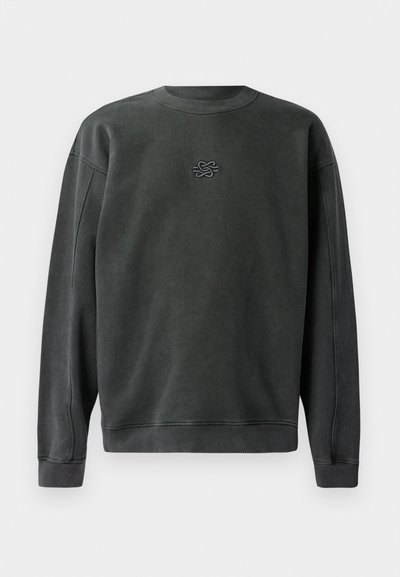 Mørkegrå sweatshirt med rund hals, ribbede manchetter og kant. Har et lille broderet design i midten. Blødt, struktureret stof.