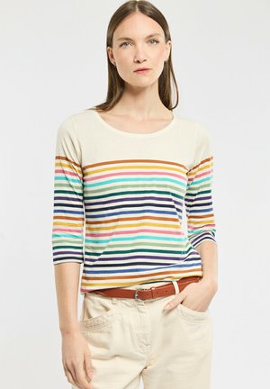 Gestreept langemouwen top met een ronde halslijn. Heeft kleurrijke horizontale strepen in blauw, groen, oranje en roze op een crèmekleurige achtergrond.
