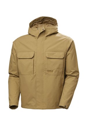 Jasnobrązowa kurtka z kapturem, zapinana na zamek z przodu, z dwoma kieszeniami na klapki na wysokości klatki piersiowej i regulowanymi mankietami.