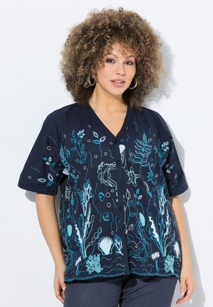 Ulla Popken UNDER THE SEA SHORT SLEEVE EMBROIDERED - Bluse - marine