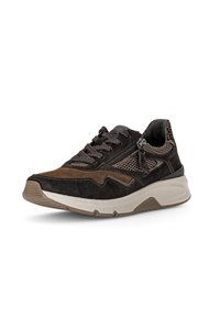 Schwarzer und brauner Sneaker mit Wildleder- und Netzeinsätzen, ausgestattet mit Schnürsenkeln, einem seitlichen Reißverschluss und einer strukturierten Gummisohle.