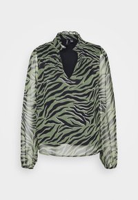 Blusa trasparente in verde e nero con motivo a strisce tigre, caratterizzata da scollatura a V e maniche lunghe a palloncino con polsini elasticizzati.