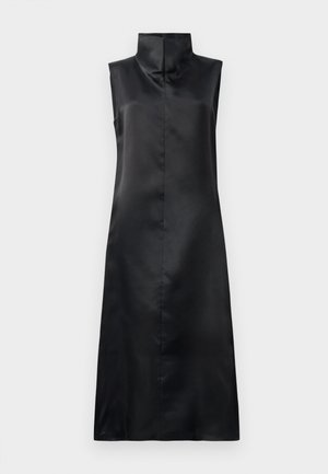 Sort satin uden ærmer kjole med høj krave, glat tekstur og en lige, ankellang silhuet. Minimalistisk design uden udsmykninger.