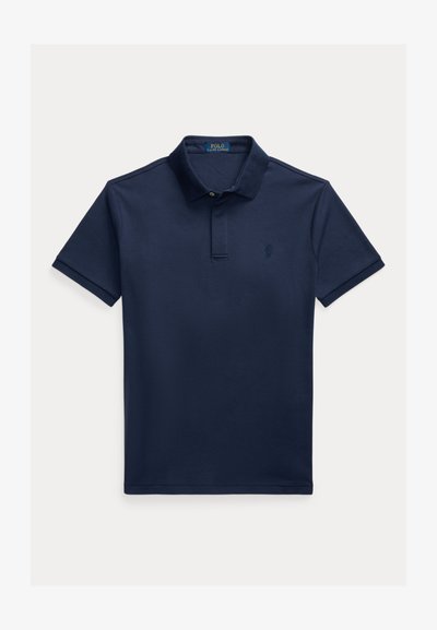 Marineblaues Polohemd mit kurzen Ärmeln, Kragen, Zweiknopf-Leiste und dezentem besticktem Logo auf der linken Brust.