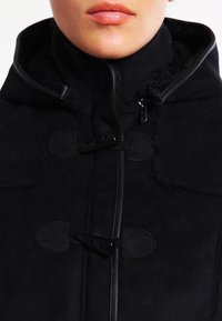 Gipsy by Mauritius Abrigo corto - black