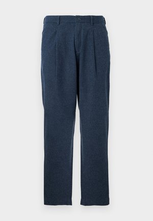 Tamno plave hlače od teksturirane tkanine, s nabranim detaljima, zatvaranjem na gumb i ravnim krojem.