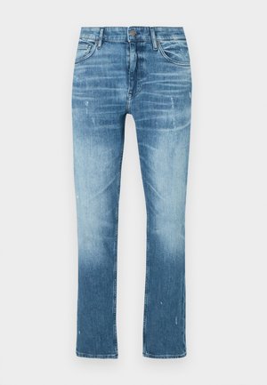 Šviesiai mėlyni tiesaus sijono džinsai, pagaminti iš džinsinio audinio, su išblukusiu akcentu, subtiliais nusidėvėjimo požymiais ir tradicine penkių kišenių konstrukcija.