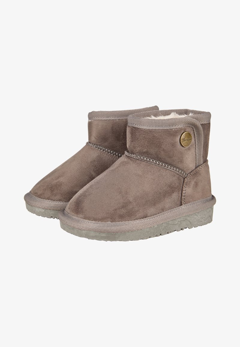 Braune Wildleder-Stiefeletten mit flauschiger Innenausstattung, runder Zehenpartie und einer strukturierten grauen Gummisohle. Verfügt über dekorative Näht und ein Metall-Logo-Detail.