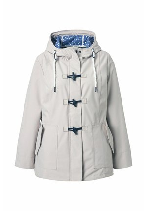 Vaaleanharmaa hupullinen takki, jossa on sinisellä pilkkukuvioinnilla varustettu vuori, valkoiset kiristysnauhat, kolme mustaa läpällisäätöä ja kaksi läpällistä etutaskua.