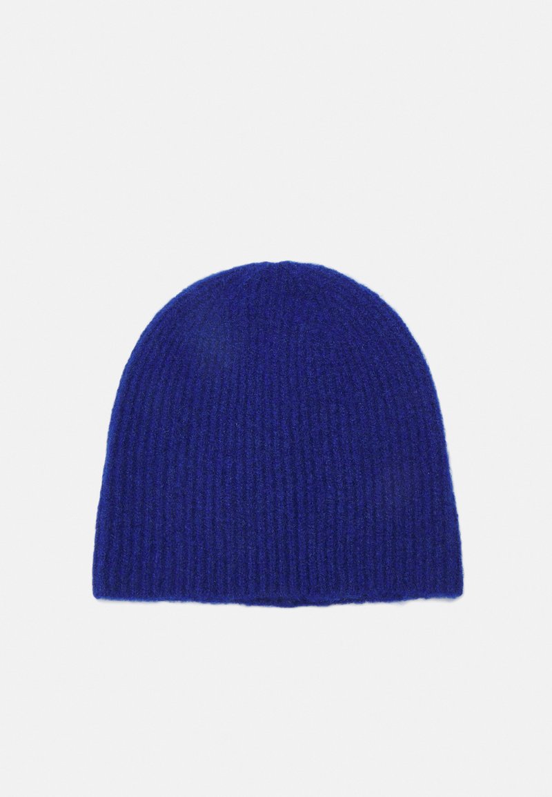 Πλεκτή καπέλο σε σκούρο μπλε, με ριγωτή υφή και στρογγυλή κορυφή. Φτιαγμένο από μαλακό υλικό για ζεστασιά και άνεση.