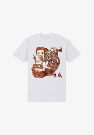 T-shirt blanc avec un design graphique d'une fille et de créatures mythiques dans des tons rouges, avec des motifs complexes et des caractères chinois.