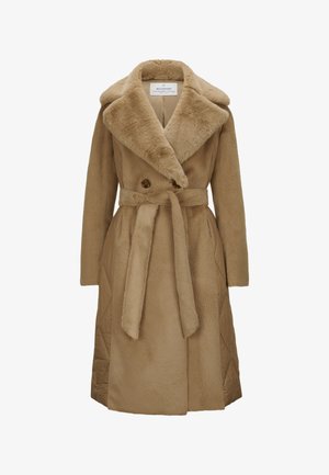 Beiger, doppelt gefütterter Mantel mit Faux-Fur und gestepptem Muster. Verfügt über einen großen Kragen, lange Ärmel und einen passenden Gürtel.