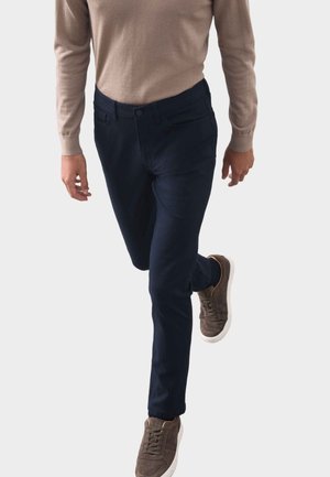 Marks & Spencer, PERFORMANCE TWILL 5 POCKET - Pantalones - dark navy