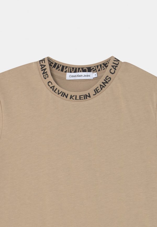 EXCLUSIVE  INTARSIA LOGO UNISEX - Print T-shirt - horseradish3