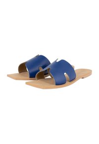 Blå læder slidesandaler med to udskårne stropper, flad lys brun sål og minimalistisk design. Velegnet til afslappet brug.