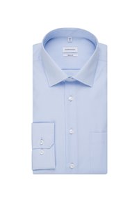 Chemise bleu clair en tissu lisse, dotée d'un col classique, d'une fermeture à boutons sur le devant et d'un poignet à un bouton avec une poche sur le côté gauche.