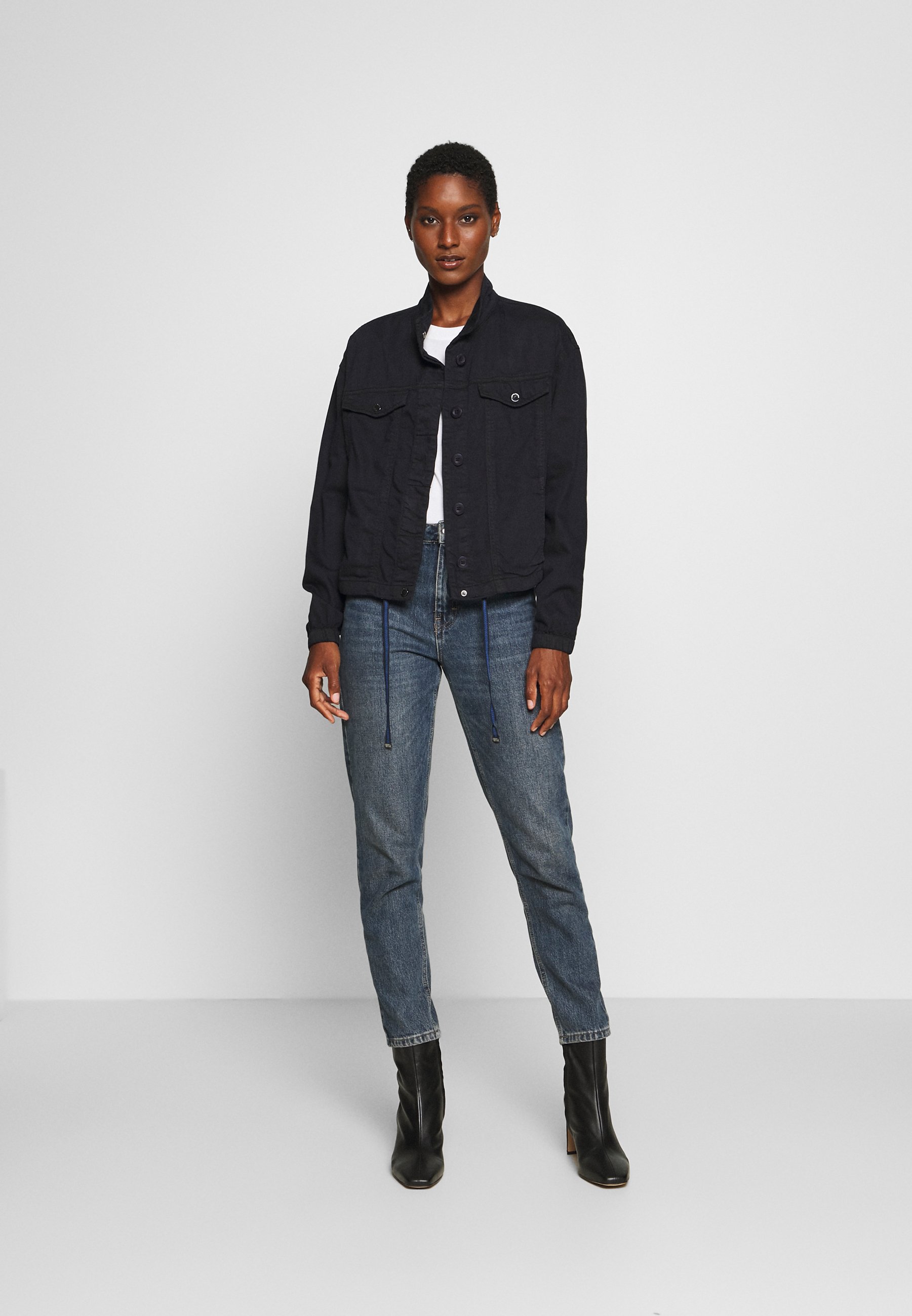 comma casual identity boyfriend jeans