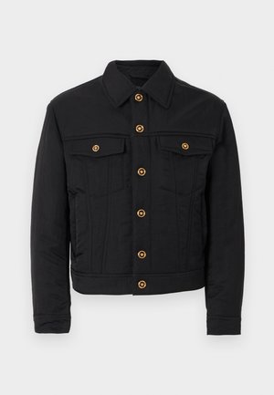 Fekete dzseki arany gombokkal az elején, két mellkasi zseb fedéllel és arany gombokkal, hosszú ujjakkal és klasszikus gallérral.