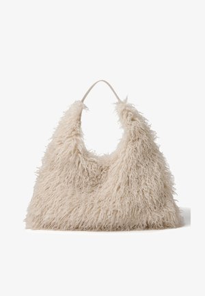 Fauxbontleren handtas in off-white, met een slouchy ontwerp en een enkele, afgeronde bovenhandgreep en een zachte, gestructureerde afwerking.