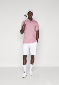 TravisMathew THE ZINNA - Polotričko - heather cardinal