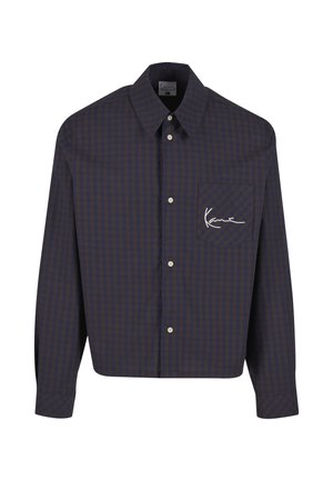 Pikavarrukaga nööbitav särk sinise ja pruuni ruudumustriga, esitasku valge kirjaga logoga ja klassikalise kraega.