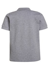 Szara koszulka polo z prążkowanym kołnierzykiem i krótkimi rękawami. Wykonana z teksturowanej tkaniny o subtelnym wzorze. Czysty, prosty design.