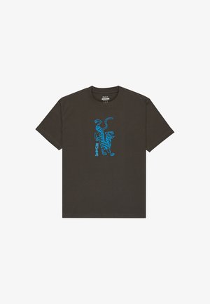 Mørkegrå bomulds t-shirt med et blåt grafisk tigerdesign på fronten, rund hals og korte ærmer.