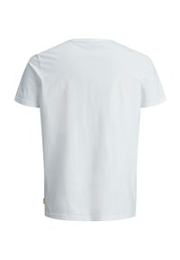 Weißes T-Shirt mit kurzen Ärmeln und rundem Ausschnitt, aus weichem Baumwollmaterial. Verfügt über ein Etikett mit einem kleinen gelben Akzent auf der linken Seite.