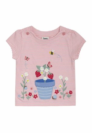 Cămașă cu mânecă scurtă, cu dungi roz și albe, având broderii cu flori și fructe, inclusiv un vas albastru cu căpșuni și fluturi.
