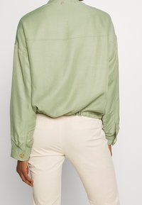 Rich & Royal Let jakke / Sommerjakker - khaki