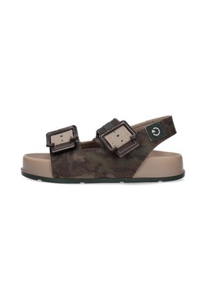 Sandalo mimetico marrone e verde con due cinturini regolabili con fibbia e suola color cuoio con patch logo sulla cinghia del tallone.