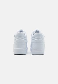 Champion REBOUND VINTAGE MID - Košarkarski copati - triple white