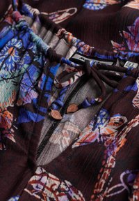 Superdry & Co CAMI - Complementos de playa - poppies batik blue
