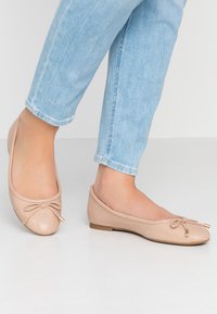 ALDO Wide Fit Ballerinaskor - nude