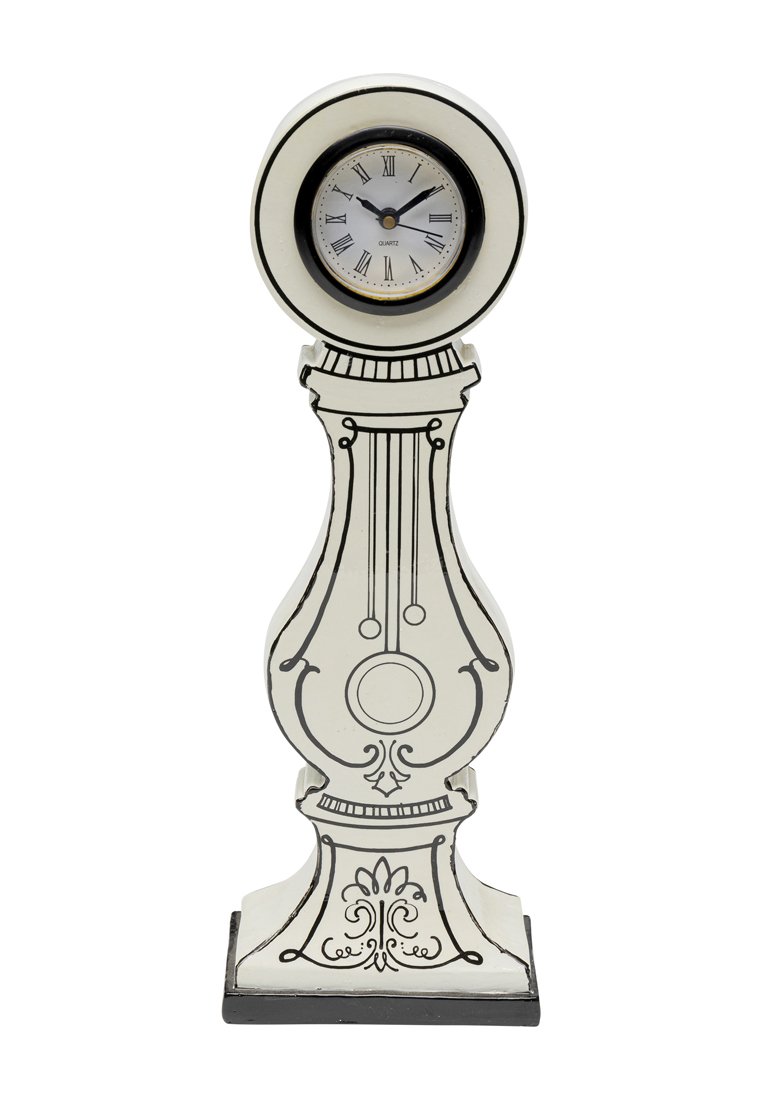 Witte en zwarte decoratieve grootvaderklok met Romeinse cijfers die 1:10 aangeeft, met ornamentale lijntekeningen op de voet en het lichaam.