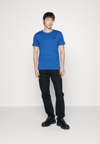 EA7 Emporio Armani Pamata T-krekls - blue