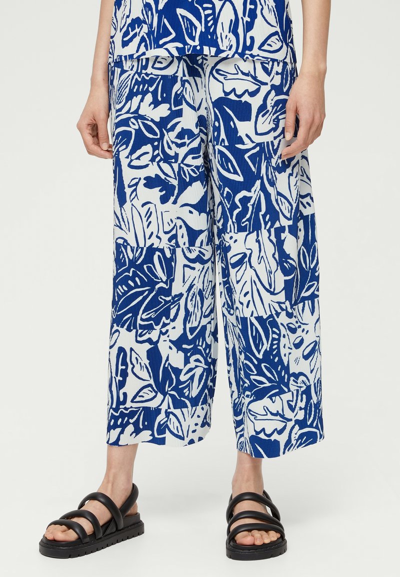 s.Oliver RELAXED MIT PLISSEEFALTEN - Broek - ozeanblau