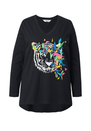 Camiseta negra de manga larga con escote en V y un gráfico de tigre. El diseño presenta formas geométricas coloridas alrededor de la cabeza del tigre.