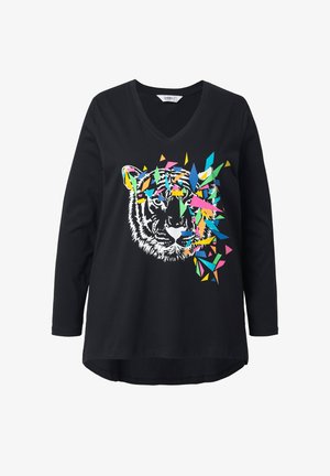 Zwarte langemouwen t-shirt met een v-hals en een tijgerafbeelding. Het ontwerp heeft kleurrijke geometrische vormen rondom het hoofd van de tijger.