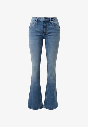 Jean en denim bleu taille haute, avec bouton et fermeture éclair à l'avant, ajusté au niveau des cuisses, et jambes évasées larges en bas.
