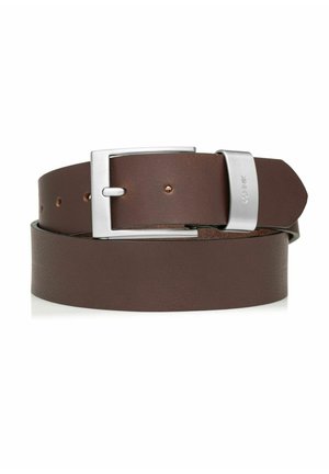 Brązowy skórzany pasek zwinięty z srebrną prostokątną klamrą i metalową pętlą z logo na białym tle