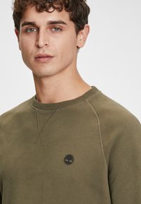 Timberland BRUSHED BACK CREW - Sudadera - grape leaf