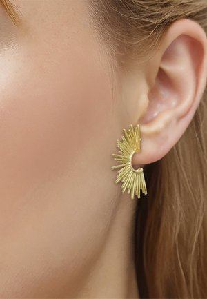 Yokoamii, Pendientes - gold-coloured