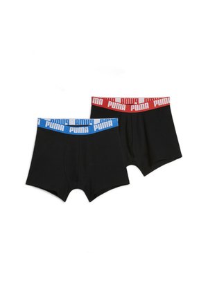 Zwarte boxershorts met contrasterende taillebandkleuren: één met een blauwe PUMA-logo en de andere met een rode PUMA-logo. Glad stofoppervlak.