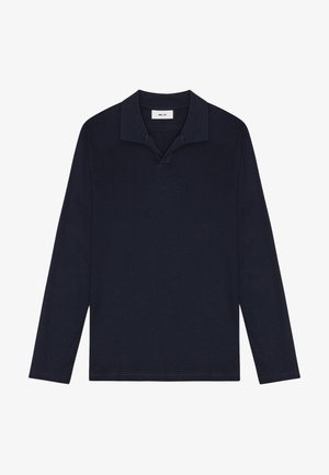 Marinblå långärmad pikétröja med platt krage, knappfri placket och mjuk tygfinish. Har en avslappnad passform och enkel design.