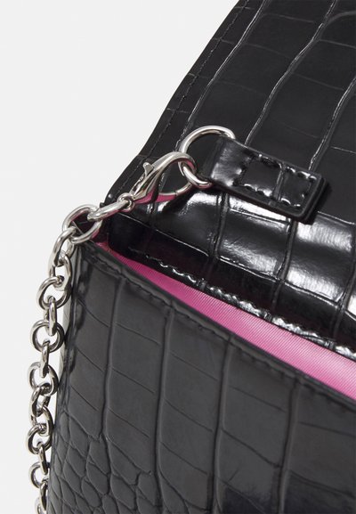 CHIARA FERRAGNI Handyhülle - black