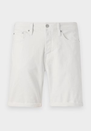 Pantalones cortos de mezclilla blancos con un corte clásico, que cuentan con un dobladillo enrollado, bolsillos delanteros y un cierre de botón metálico. Textura suave.
